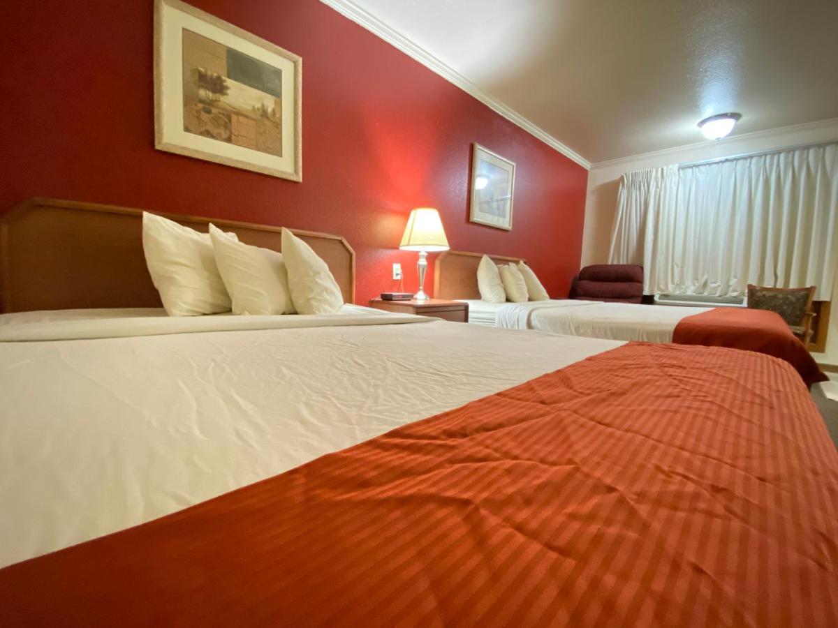 Fort Hays Inn Zewnętrze zdjęcie